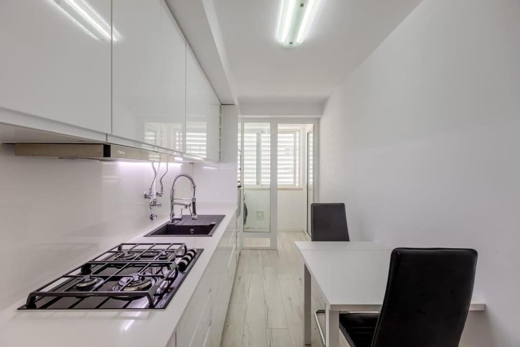 Spacious 3-Bedroom Condo In Lisbon Luaran gambar