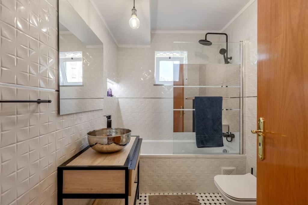 Spacious 3-Bedroom Condo In Lisbon Luaran gambar