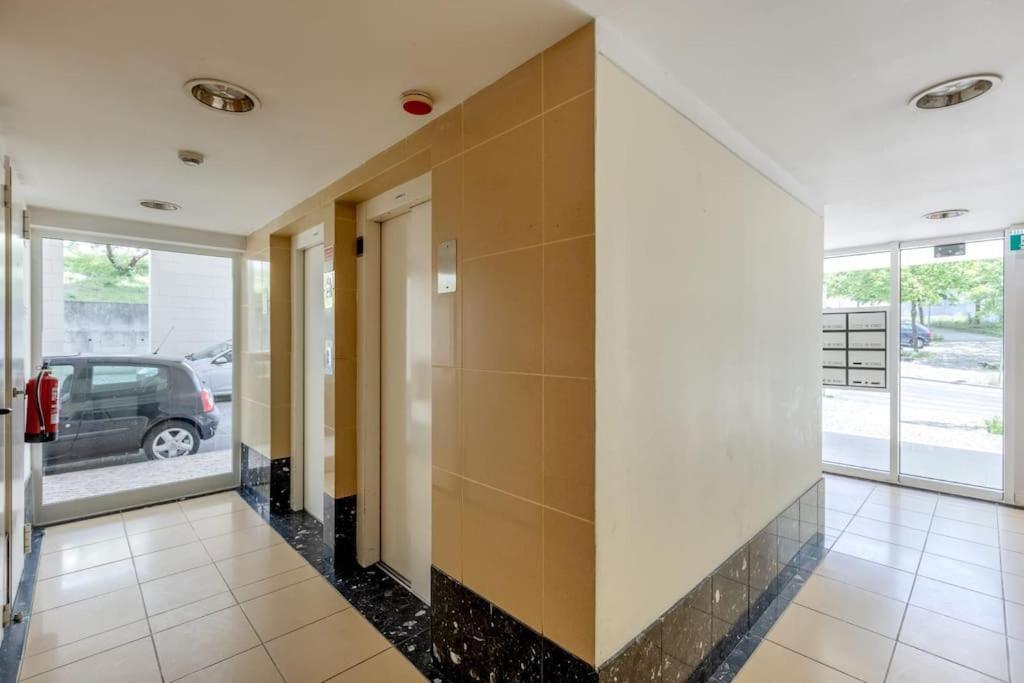 Spacious 3-Bedroom Condo In Lisbon Luaran gambar